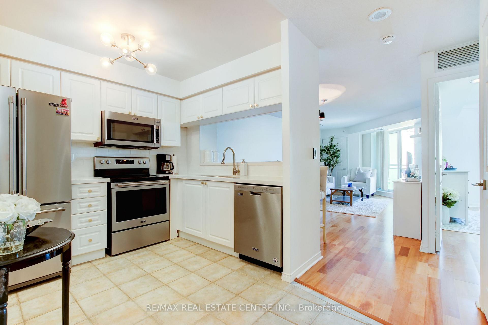 Photo 7 of Unit 706, 190 Manitoba Street, Etobicoke, Mimico — HOMEH