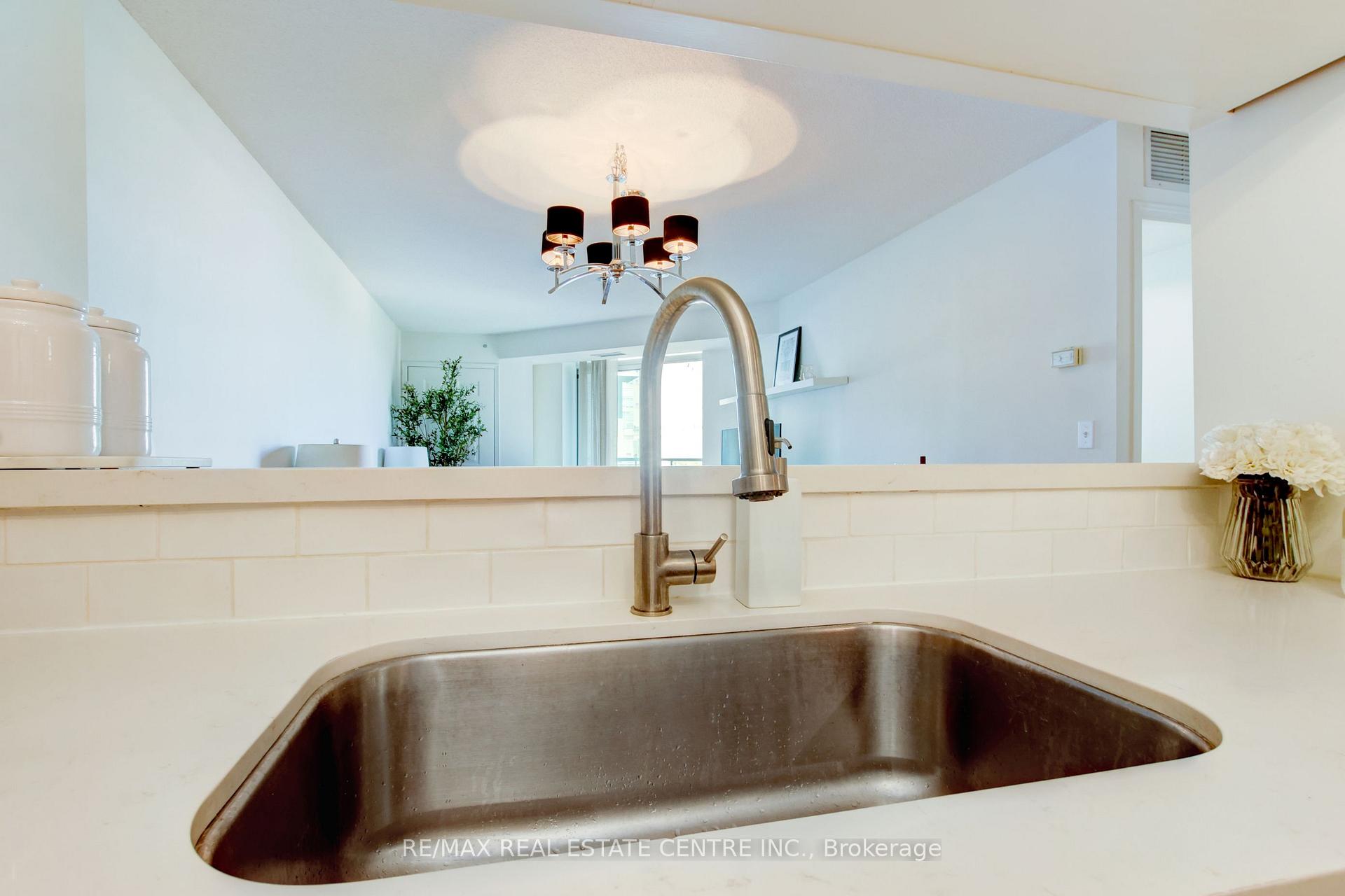 Photo 9 of Unit 706, 190 Manitoba Street, Etobicoke, Mimico — HOMEH