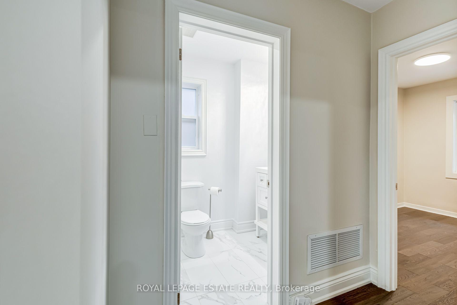 Photo 18 of 12 Norlong Boulevard, Toronto, East York — HOMEH