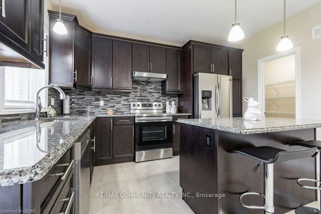 Photo 5 of 94 Redwood Drive, Belleville, Thurlow Ward — HOMEH