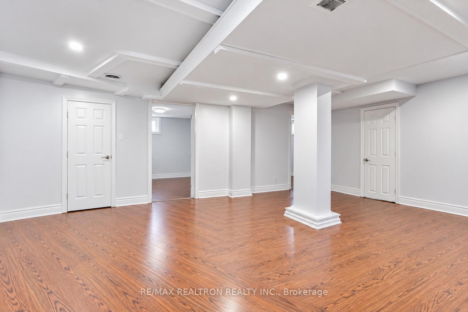 Photo 2 of 7 Aragon Avenue, Scarborough, Tam O'Shanter-Sullivan — HOMEH