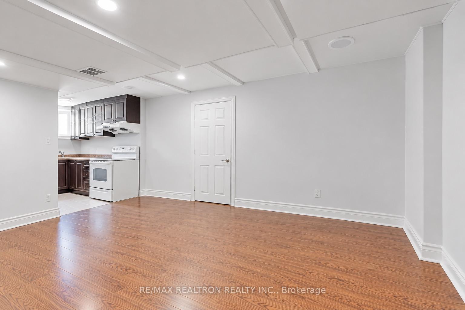 Photo 4 of 7 Aragon Avenue, Scarborough, Tam O'Shanter-Sullivan — HOMEH