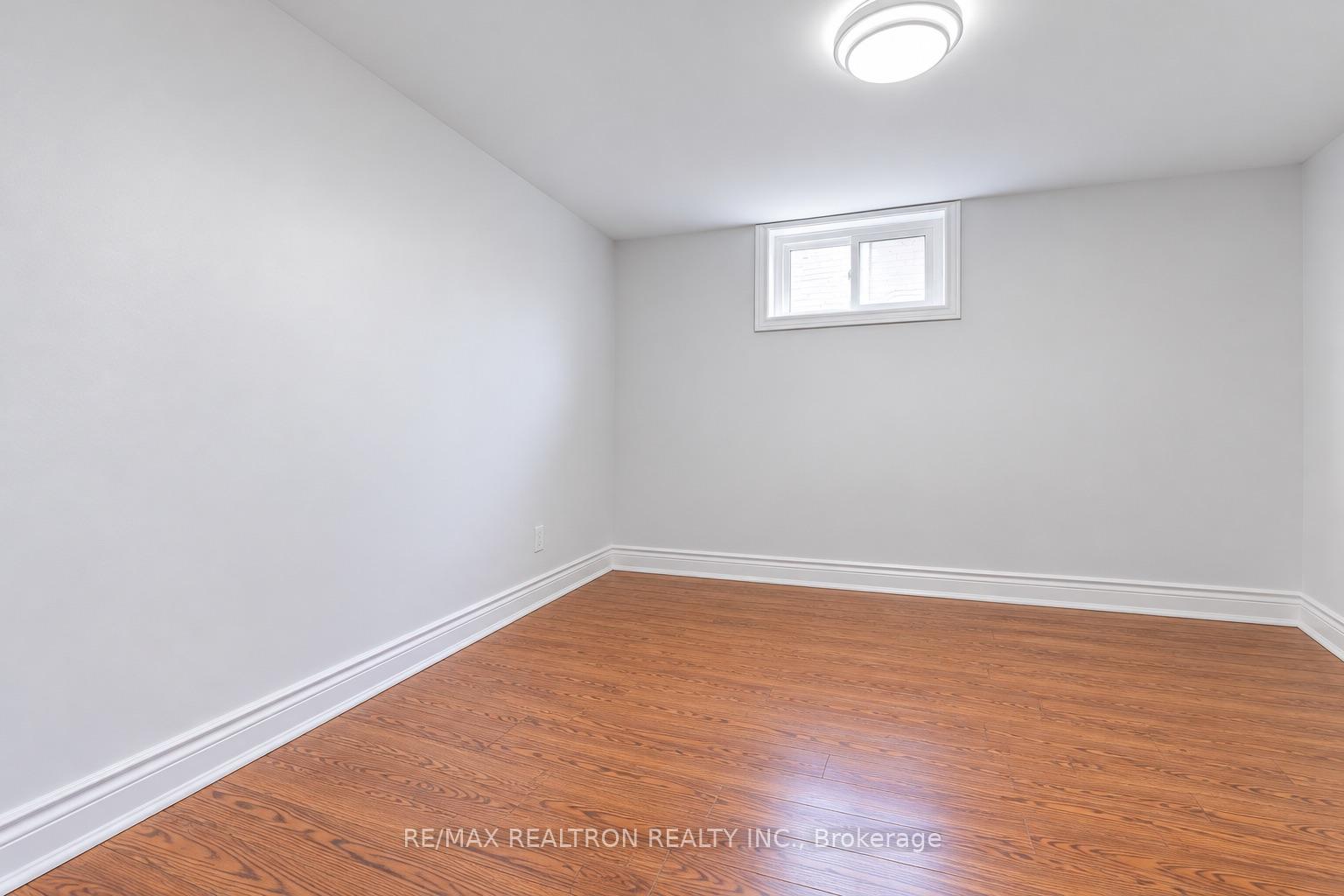 Photo 5 of 7 Aragon Avenue, Scarborough, Tam O'Shanter-Sullivan — HOMEH