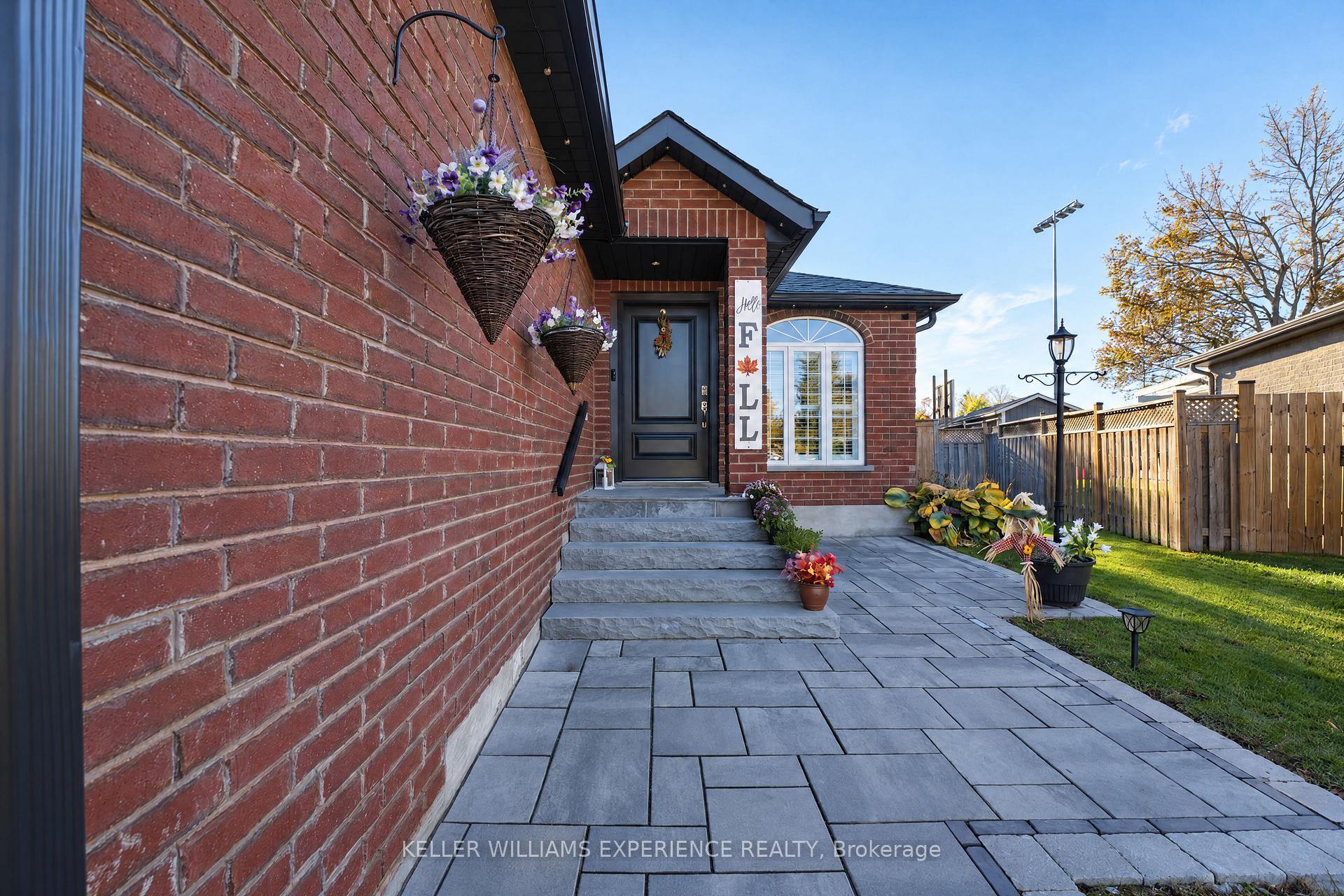 Photo 4 of 34 Brighton Road, Barrie, Georgian Drive — HOMEH