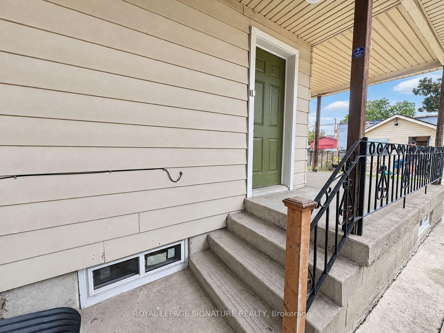 Photo 3 of Unit 2, 174 Gage Avenue, Hamilton, Crown Point — HOMEH