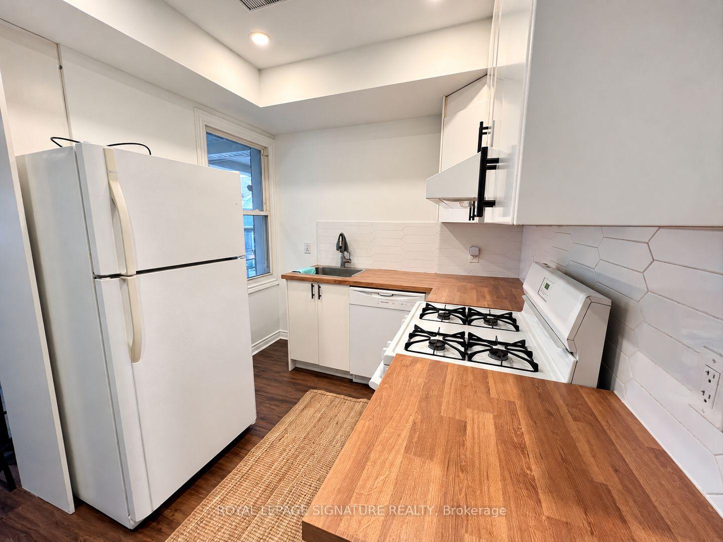 Photo 4 of Unit 2, 174 Gage Avenue, Hamilton, Crown Point — HOMEH