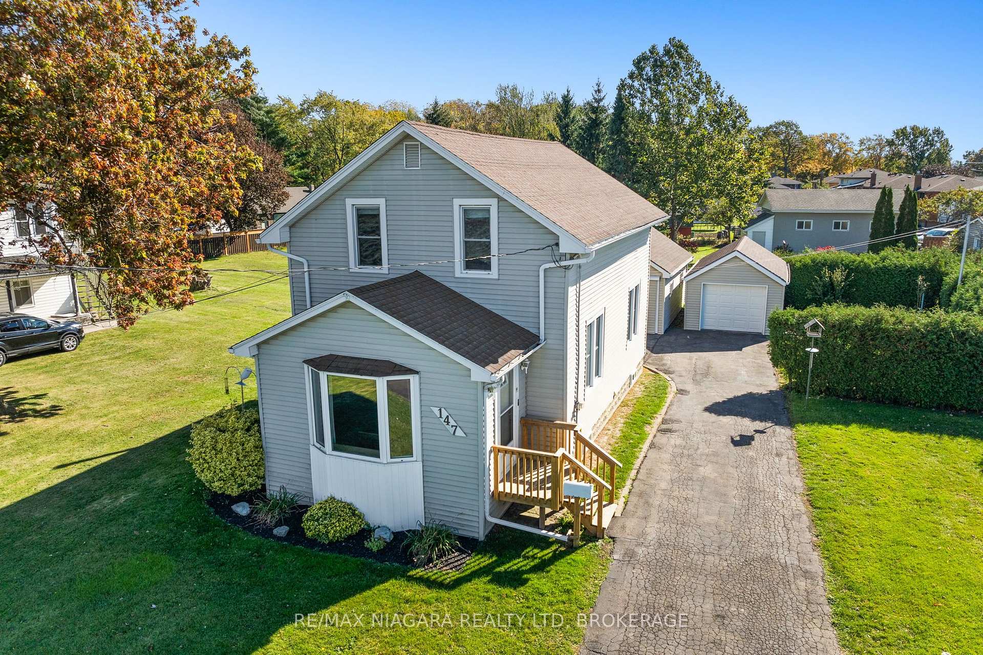 Photo 2 of 147 Chippawa Road, Port Colborne, Bethel — HOMEH