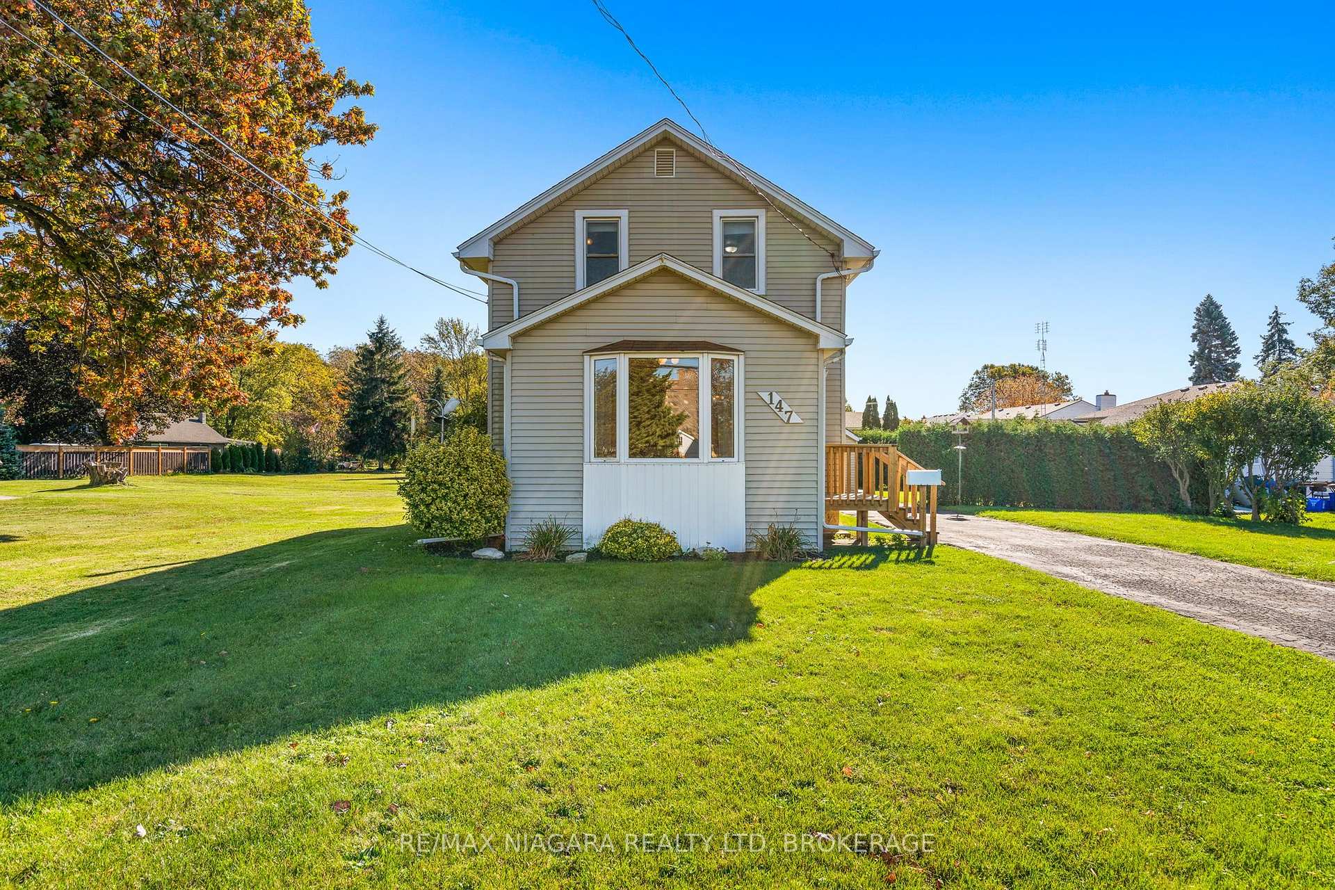 Photo 3 of 147 Chippawa Road, Port Colborne, Bethel — HOMEH