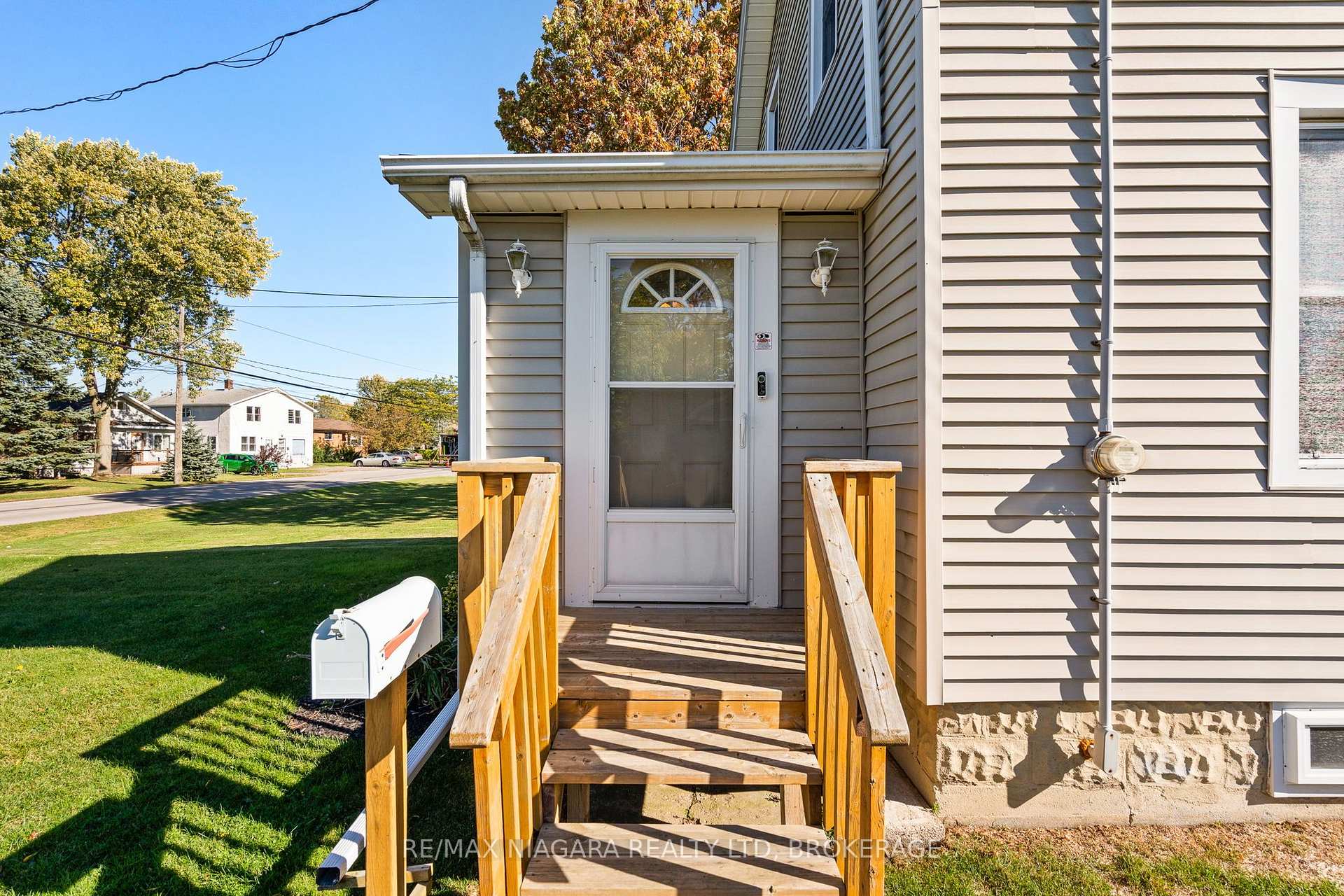 Photo 4 of 147 Chippawa Road, Port Colborne, Bethel — HOMEH