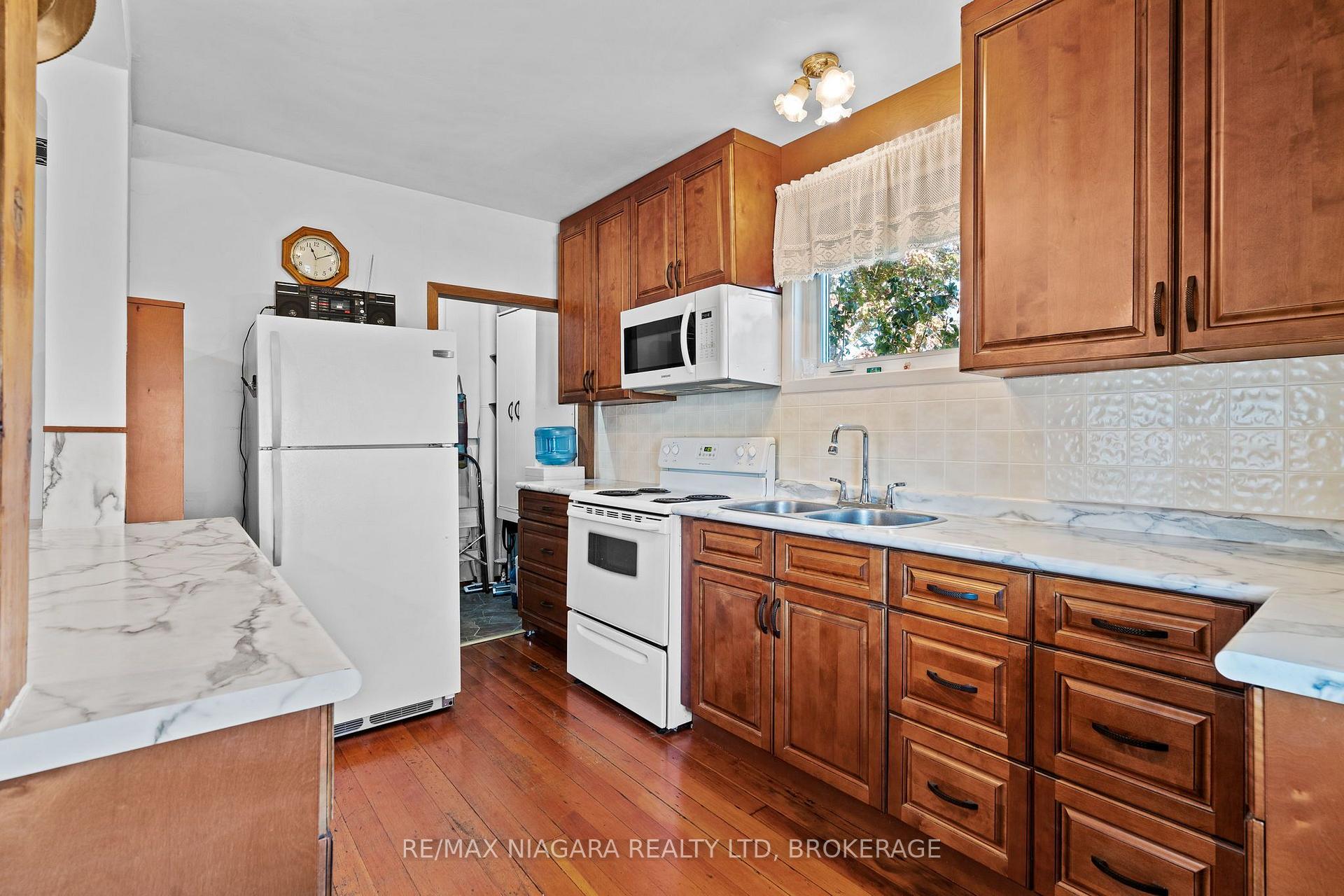 Photo 10 of 147 Chippawa Road, Port Colborne, Bethel — HOMEH