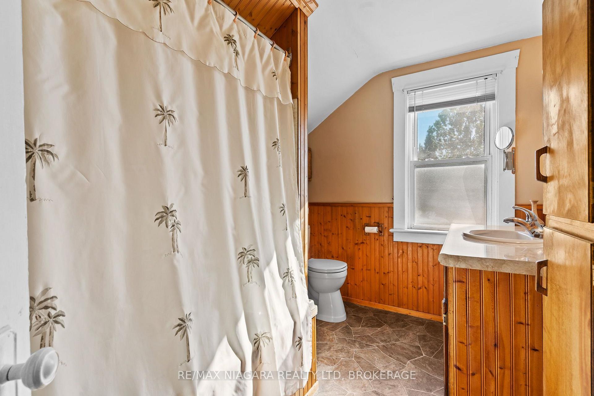 Photo 13 of 147 Chippawa Road, Port Colborne, Bethel — HOMEH