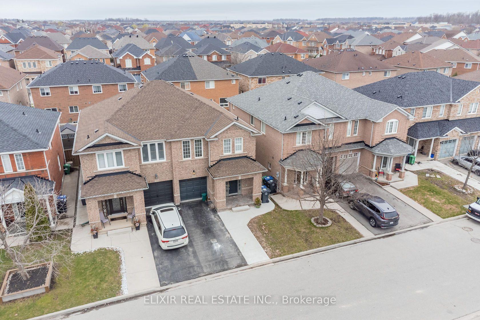 Photo 2 of 32 Trumpet Valley Boulevard, Brampton, Fletcher's Meadow — HOMEH