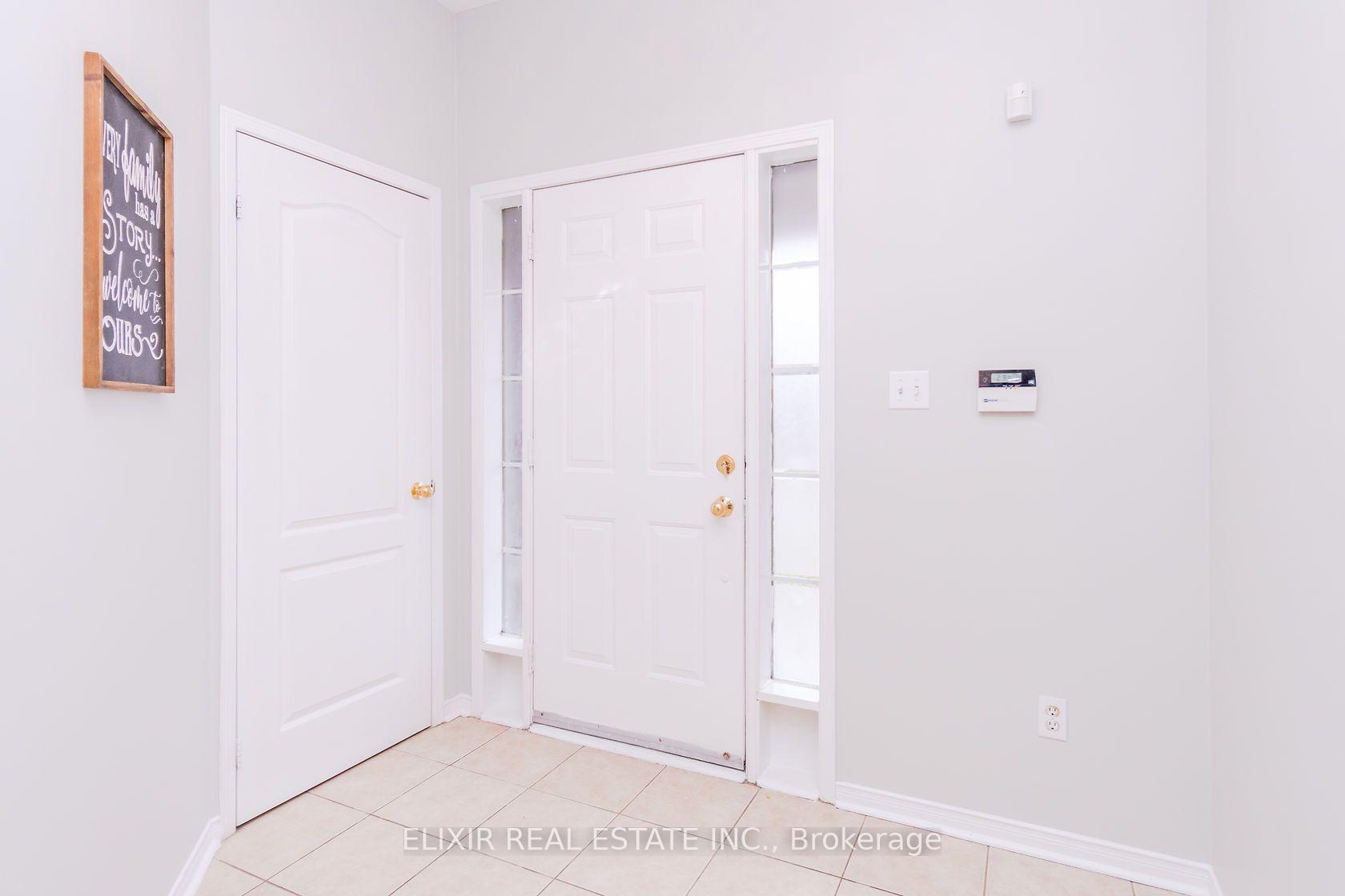 Photo 4 of 32 Trumpet Valley Boulevard, Brampton, Fletcher's Meadow — HOMEH