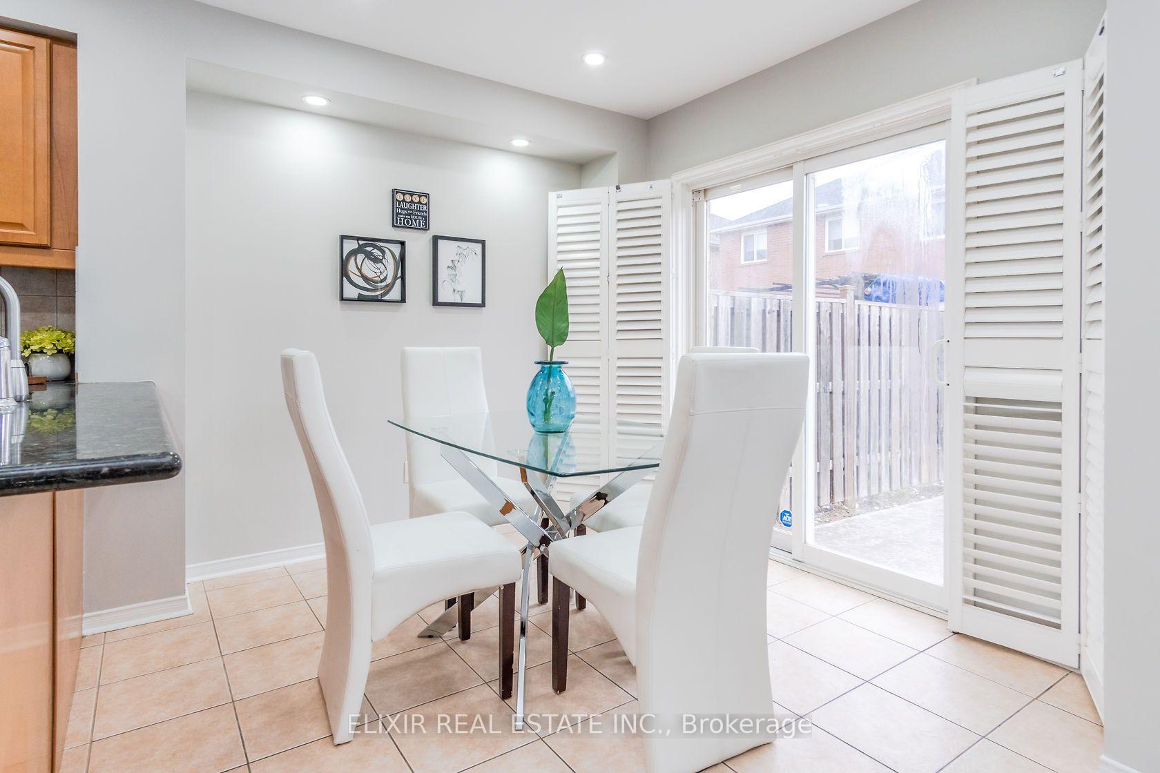 Photo 12 of 32 Trumpet Valley Boulevard, Brampton, Fletcher's Meadow — HOMEH