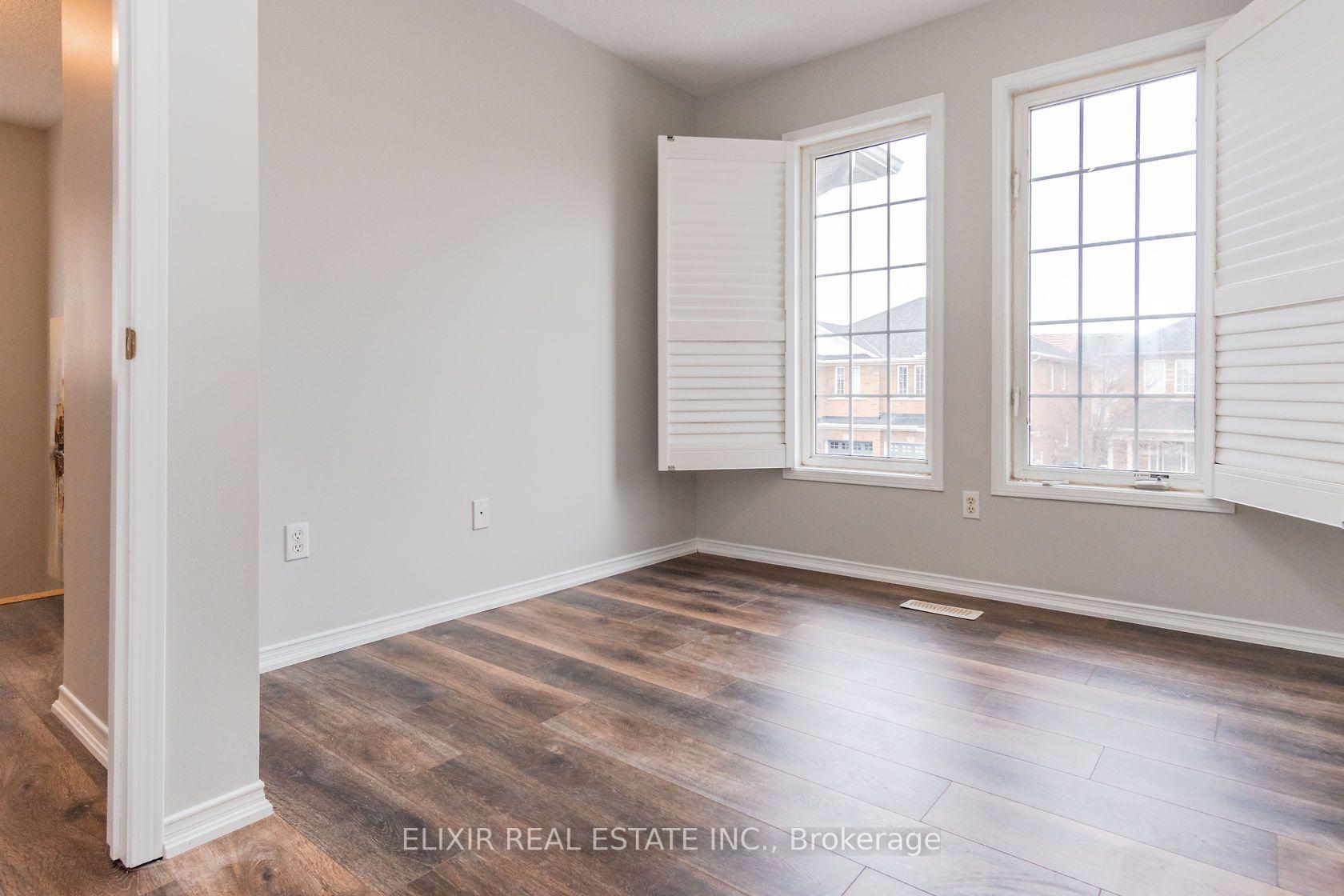 Photo 17 of 32 Trumpet Valley Boulevard, Brampton, Fletcher's Meadow — HOMEH