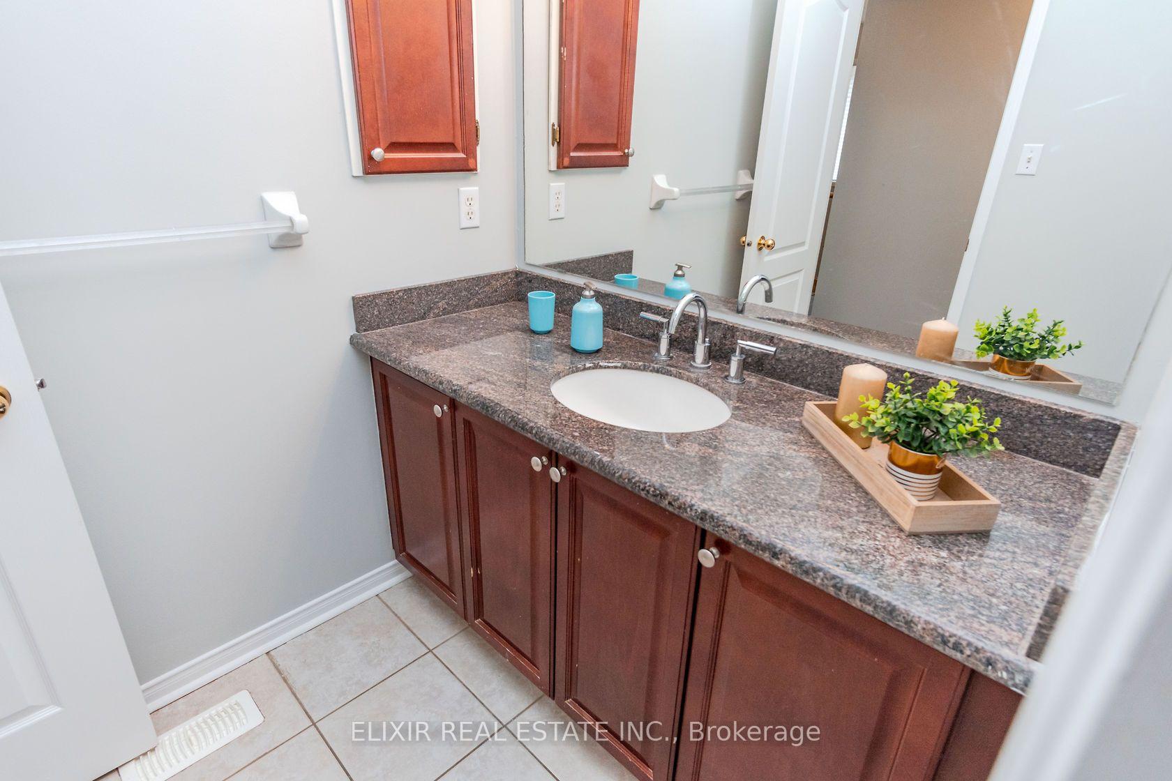 Photo 19 of 32 Trumpet Valley Boulevard, Brampton, Fletcher's Meadow — HOMEH