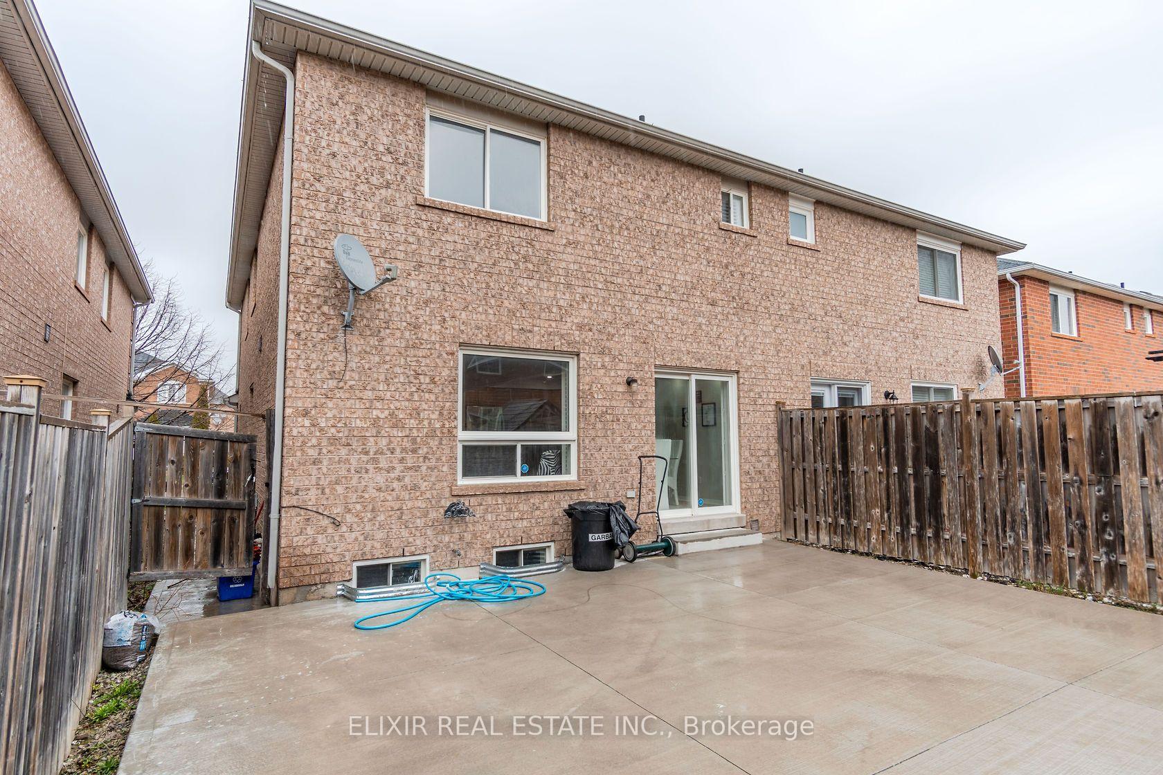Photo 24 of 32 Trumpet Valley Boulevard, Brampton, Fletcher's Meadow — HOMEH