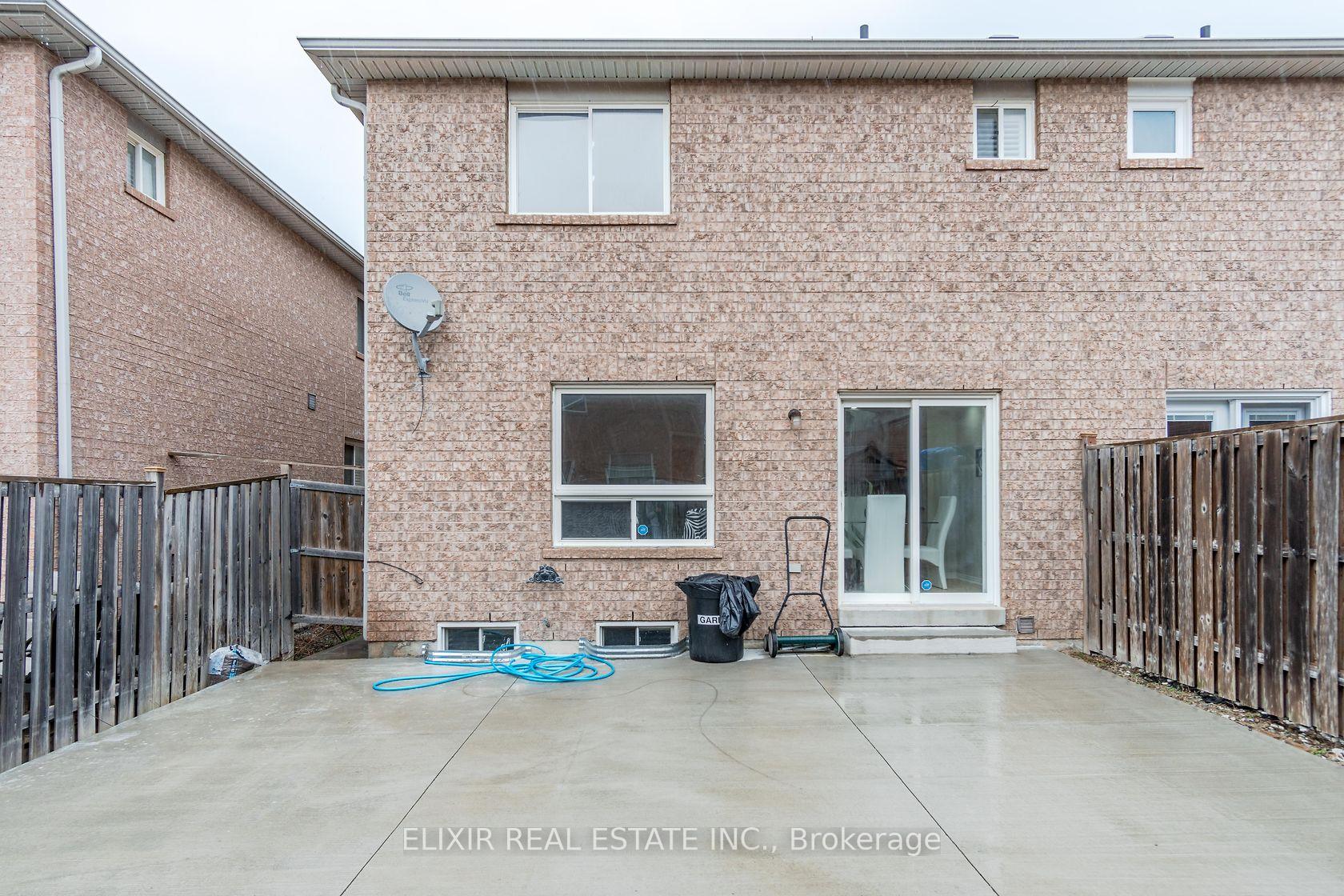 Photo 25 of 32 Trumpet Valley Boulevard, Brampton, Fletcher's Meadow — HOMEH