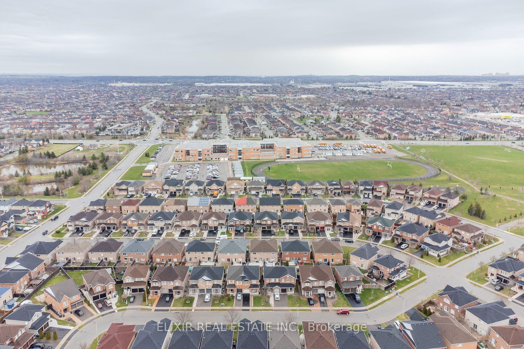 Photo 26 of 32 Trumpet Valley Boulevard, Brampton, Fletcher's Meadow — HOMEH