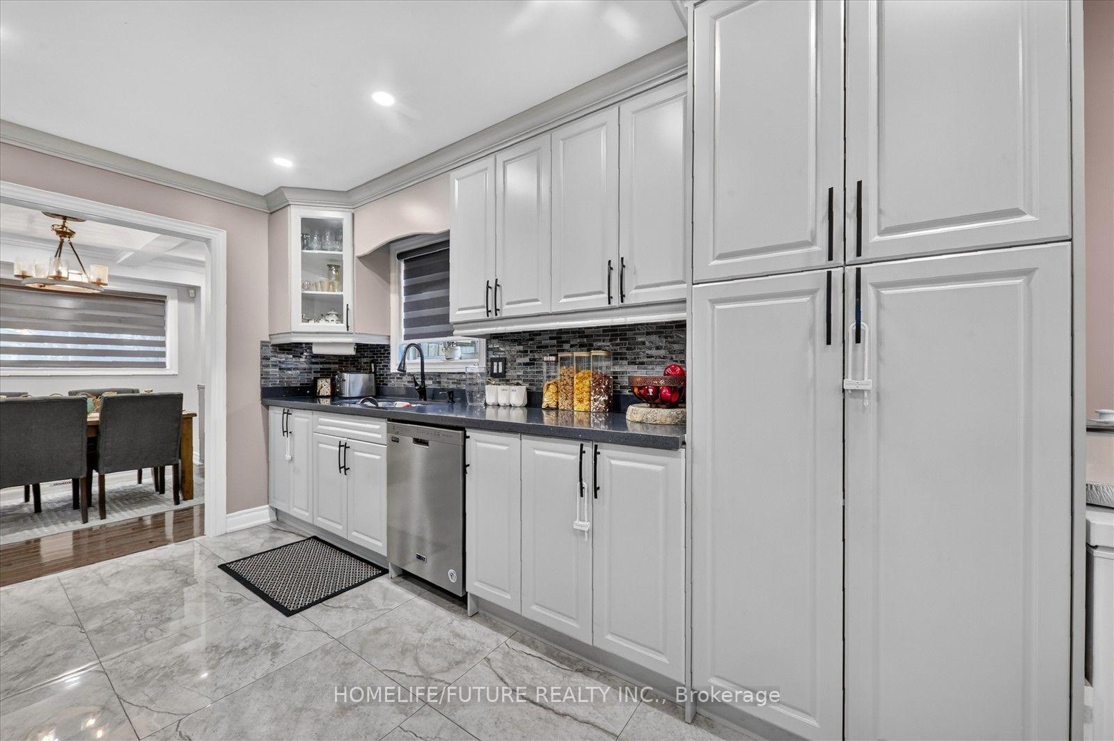 Photo 10 of 1569 Jaywin Circle, Pickering, Village East — HOMEH