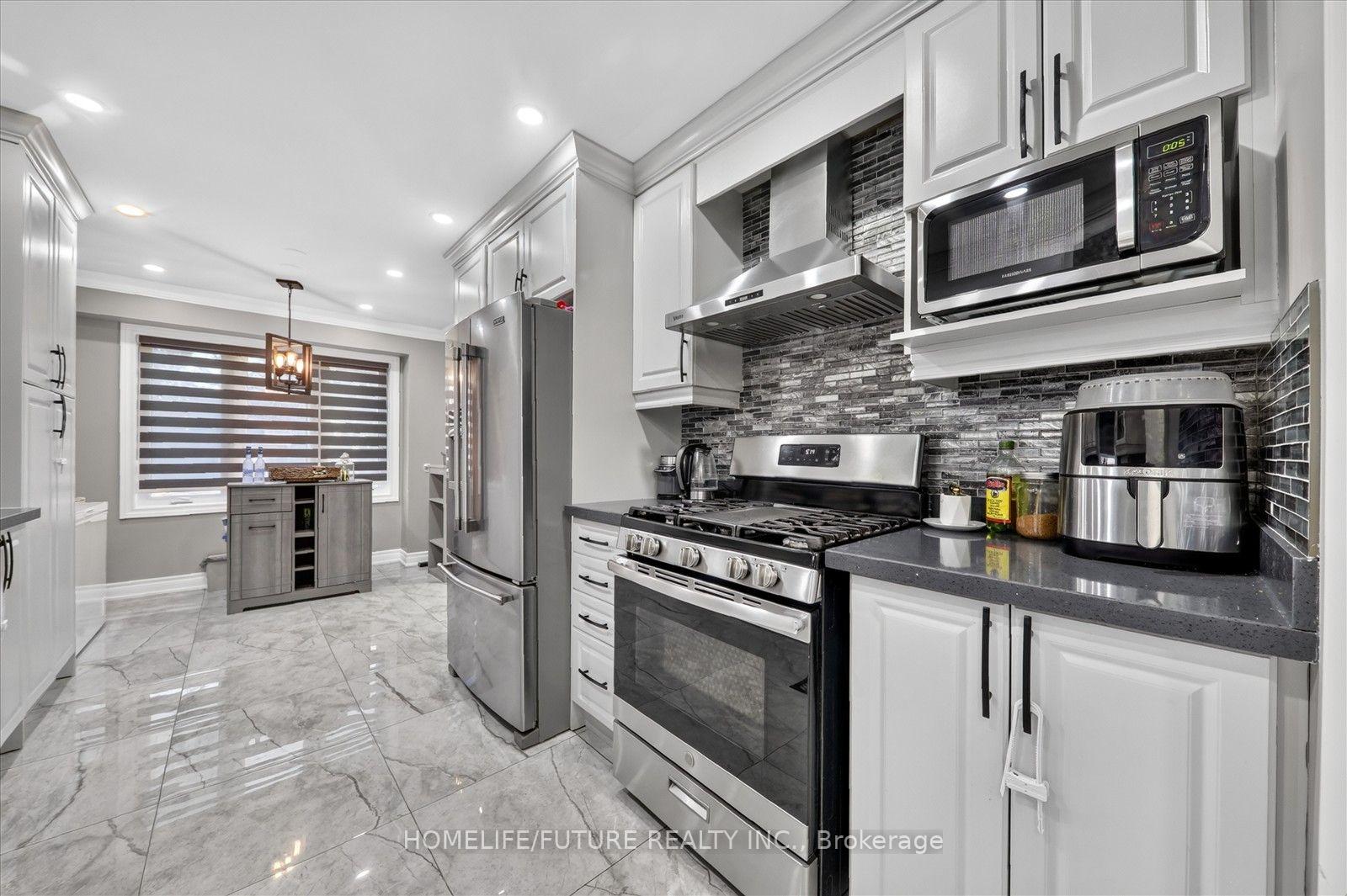 Photo 11 of 1569 Jaywin Circle, Pickering, Village East — HOMEH
