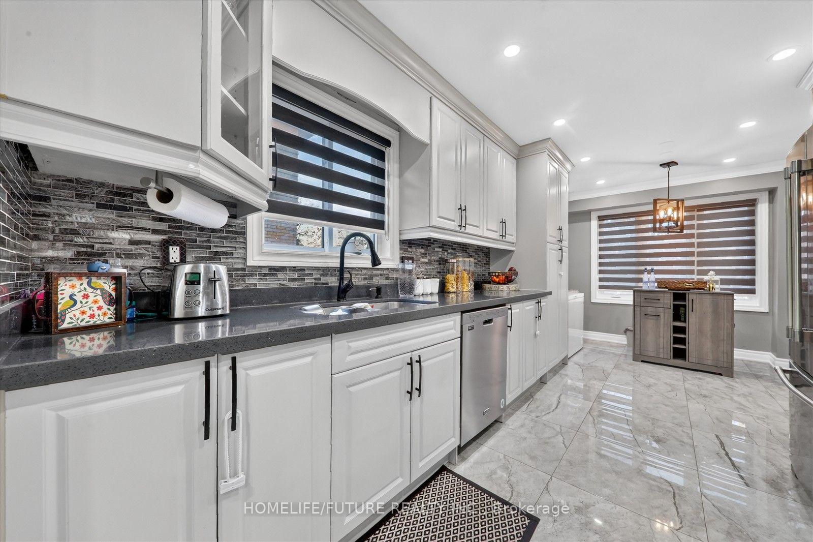 Photo 12 of 1569 Jaywin Circle, Pickering, Village East — HOMEH