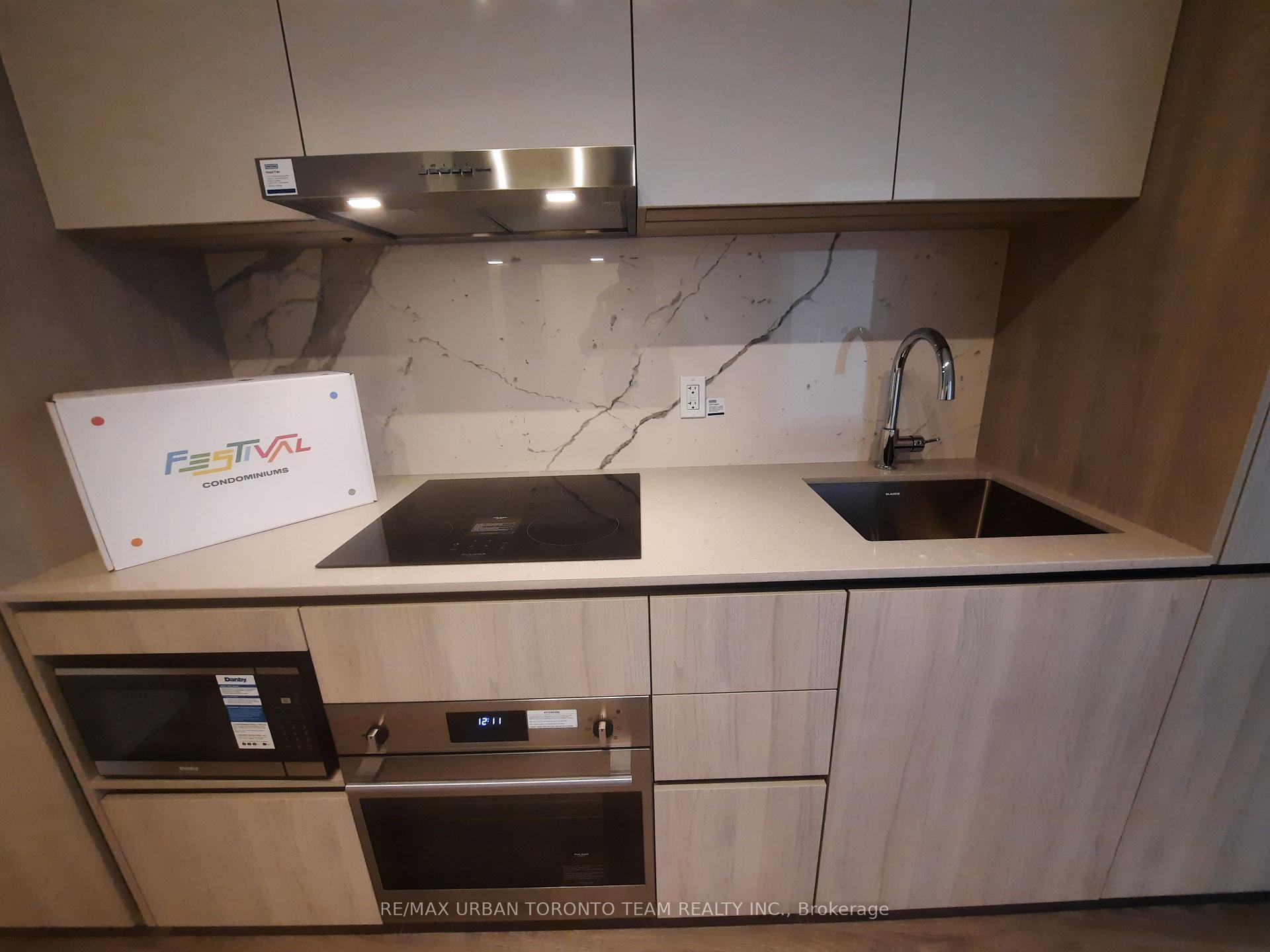 Photo 8 of Unit 1505, 8 Interchange Way, Vaughan, Vaughan Corporate Centre — HOMEH