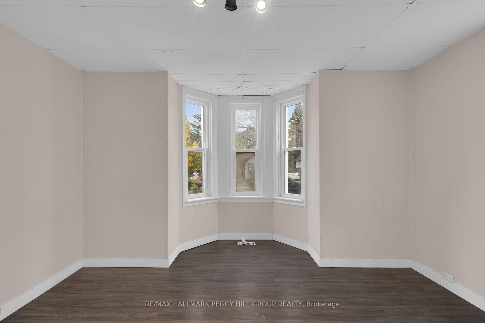 Photo 2 of 108 John Street, Barrie, Sanford — HOMEH