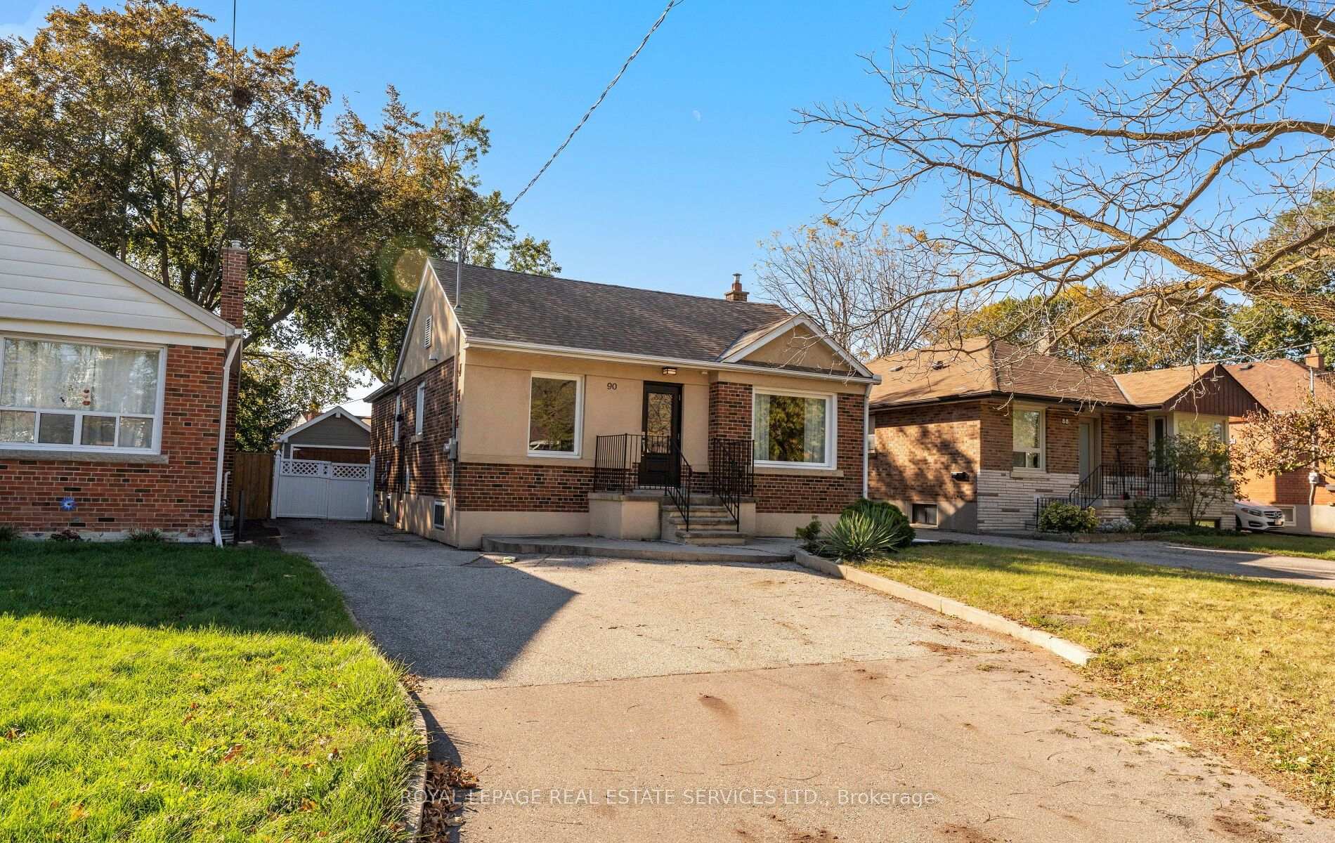 Photo 2 of 90 Silverhill Drive, Etobicoke, Islington-City Centre West — HOMEH