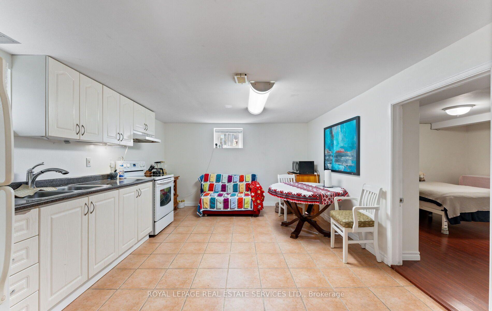 Photo 17 of 90 Silverhill Drive, Etobicoke, Islington-City Centre West — HOMEH