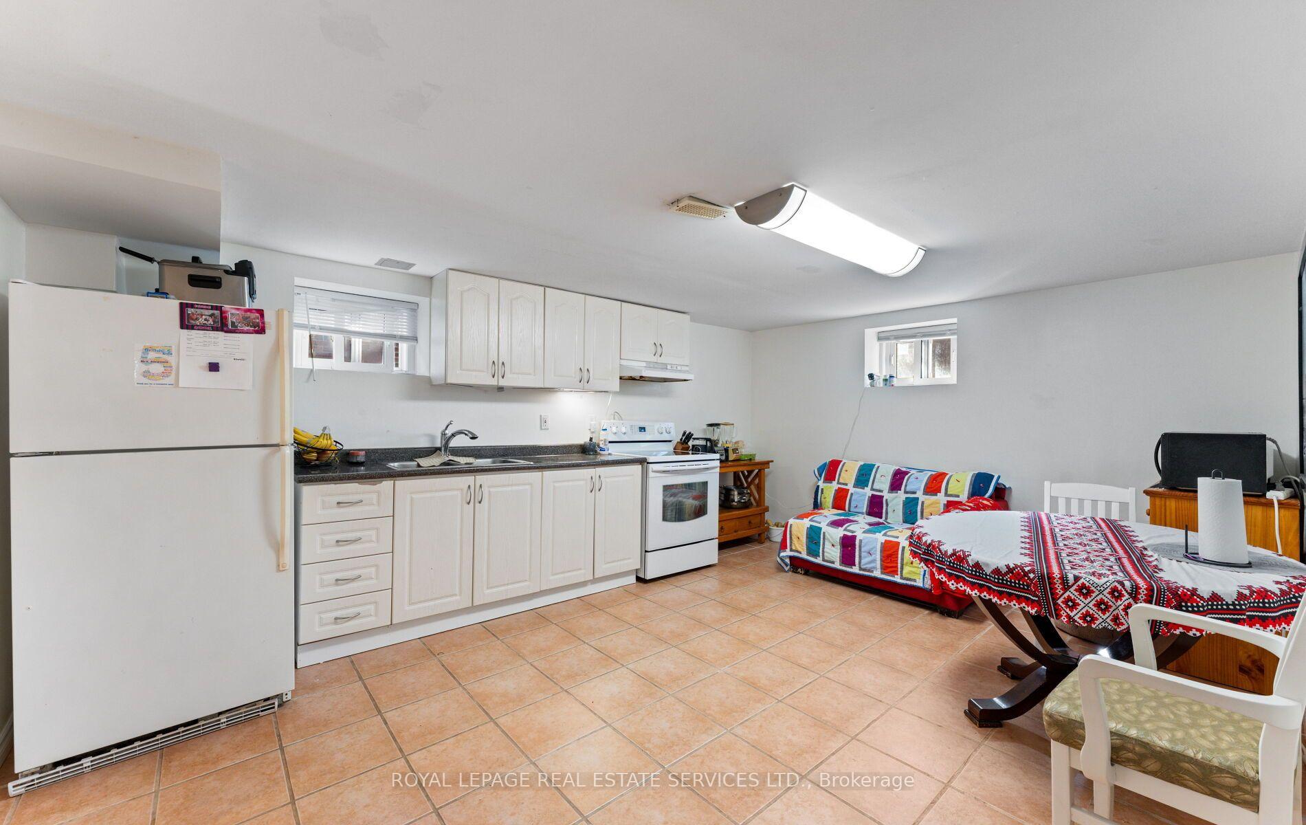 Photo 18 of 90 Silverhill Drive, Etobicoke, Islington-City Centre West — HOMEH