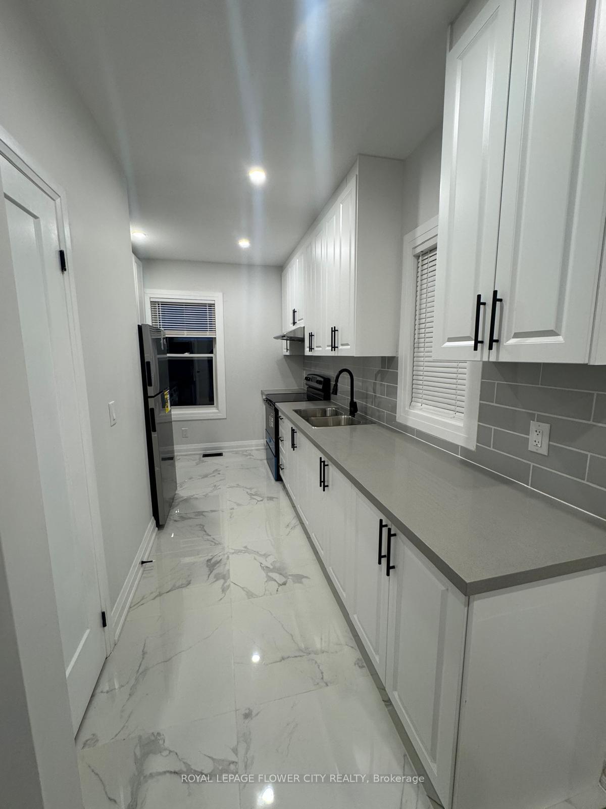 Photo 3 of Unit #Upper, 414 Perth Avenue, Toronto, Dovercourt-Wallace Emerson-Junction — HOMEH