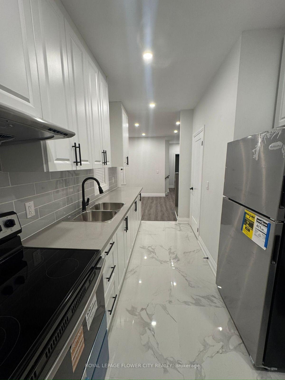 Photo 4 of Unit #Upper, 414 Perth Avenue, Toronto, Dovercourt-Wallace Emerson-Junction — HOMEH