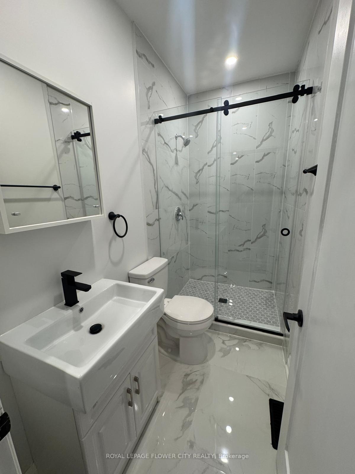 Photo 5 of Unit #Upper, 414 Perth Avenue, Toronto, Dovercourt-Wallace Emerson-Junction — HOMEH