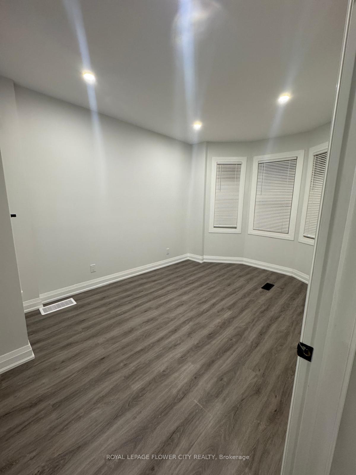 Photo 6 of Unit #Upper, 414 Perth Avenue, Toronto, Dovercourt-Wallace Emerson-Junction — HOMEH