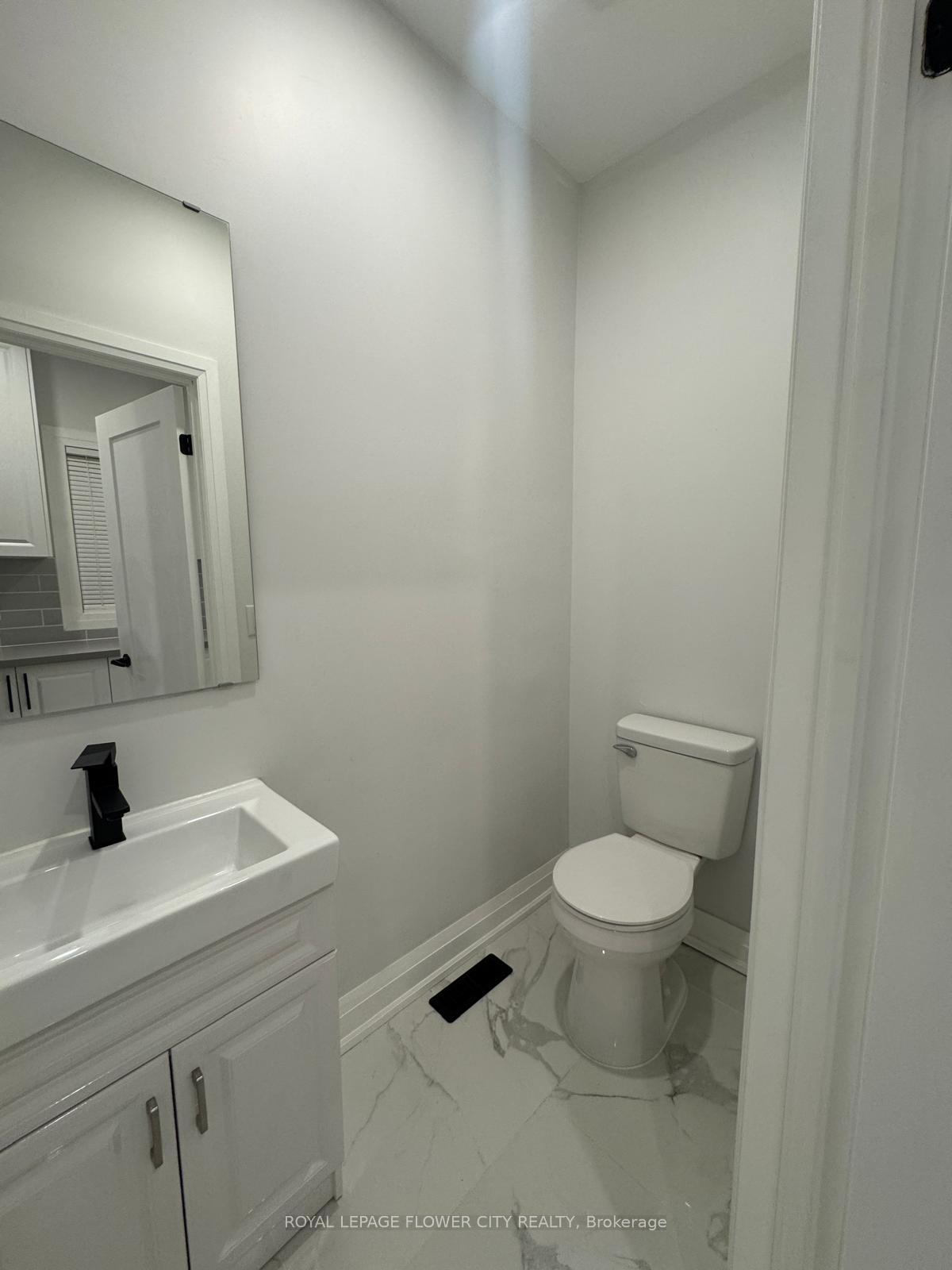 Photo 8 of Unit #Upper, 414 Perth Avenue, Toronto, Dovercourt-Wallace Emerson-Junction — HOMEH