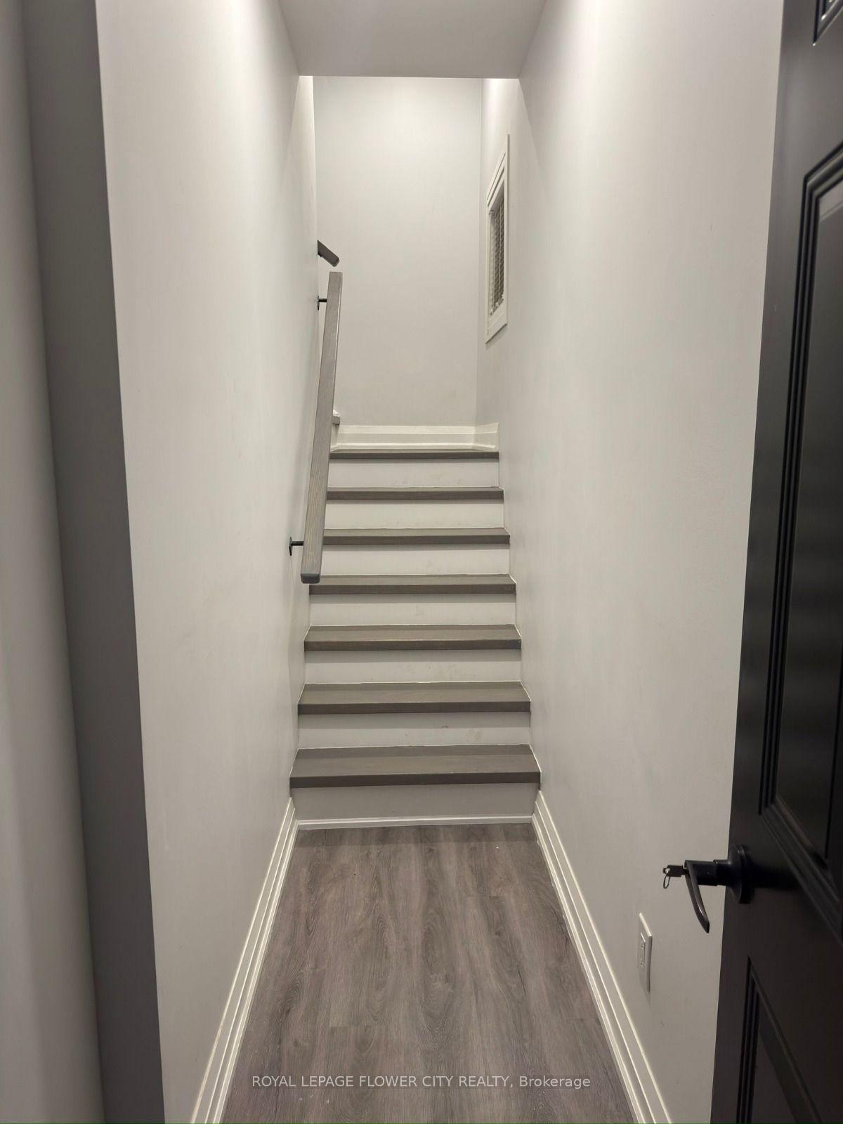 Photo 9 of Unit #Upper, 414 Perth Avenue, Toronto, Dovercourt-Wallace Emerson-Junction — HOMEH
