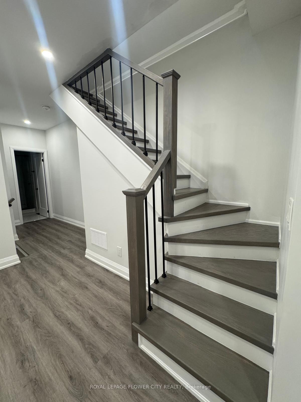 Photo 10 of Unit #Upper, 414 Perth Avenue, Toronto, Dovercourt-Wallace Emerson-Junction — HOMEH