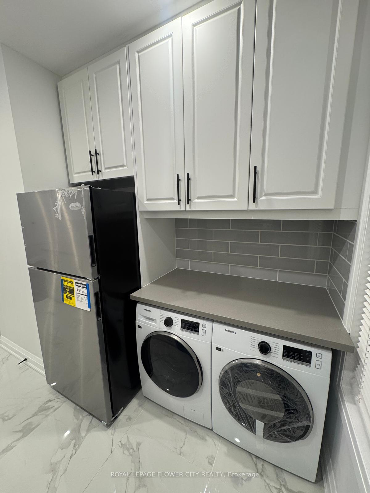 Photo 15 of Unit #Upper, 414 Perth Avenue, Toronto, Dovercourt-Wallace Emerson-Junction — HOMEH