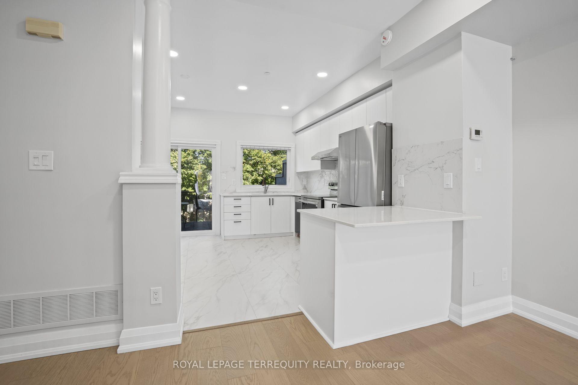 Photo 10 of 958 The Queensway, Etobicoke, Stonegate-Queensway — HOMEH