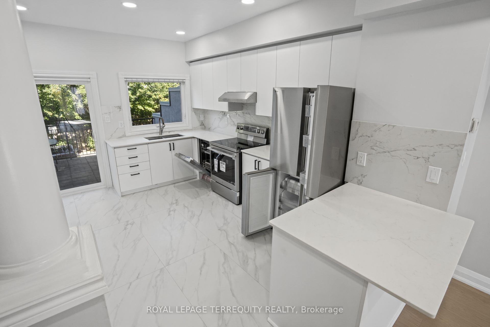 Photo 13 of 958 The Queensway, Etobicoke, Stonegate-Queensway — HOMEH