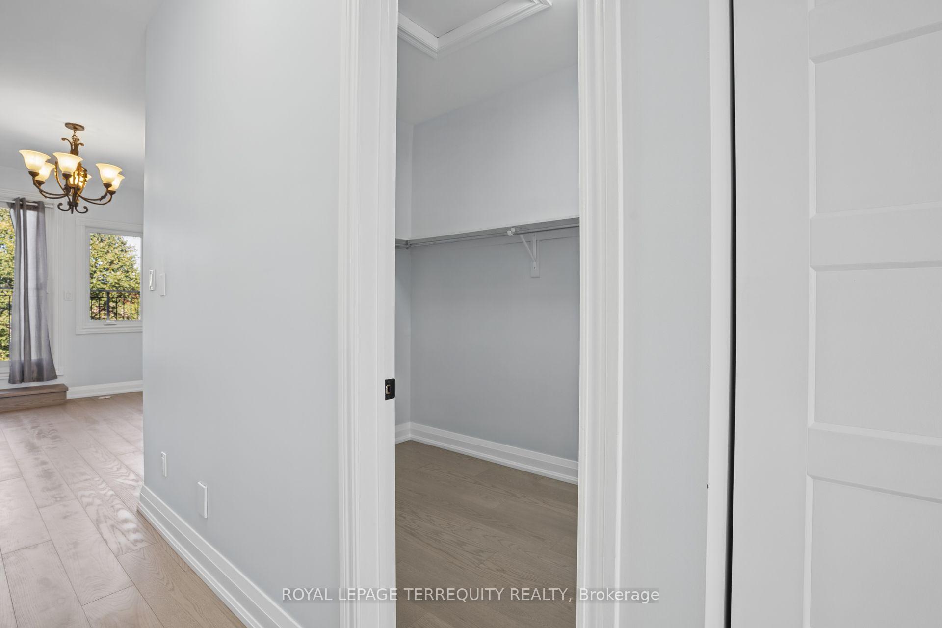 Photo 19 of 958 The Queensway, Etobicoke, Stonegate-Queensway — HOMEH