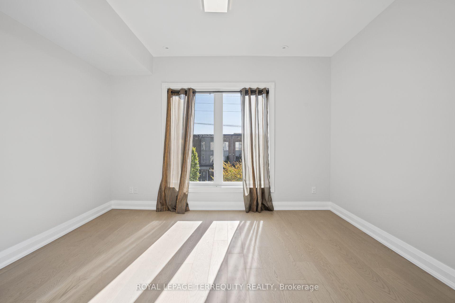 Photo 24 of 958 The Queensway, Etobicoke, Stonegate-Queensway — HOMEH