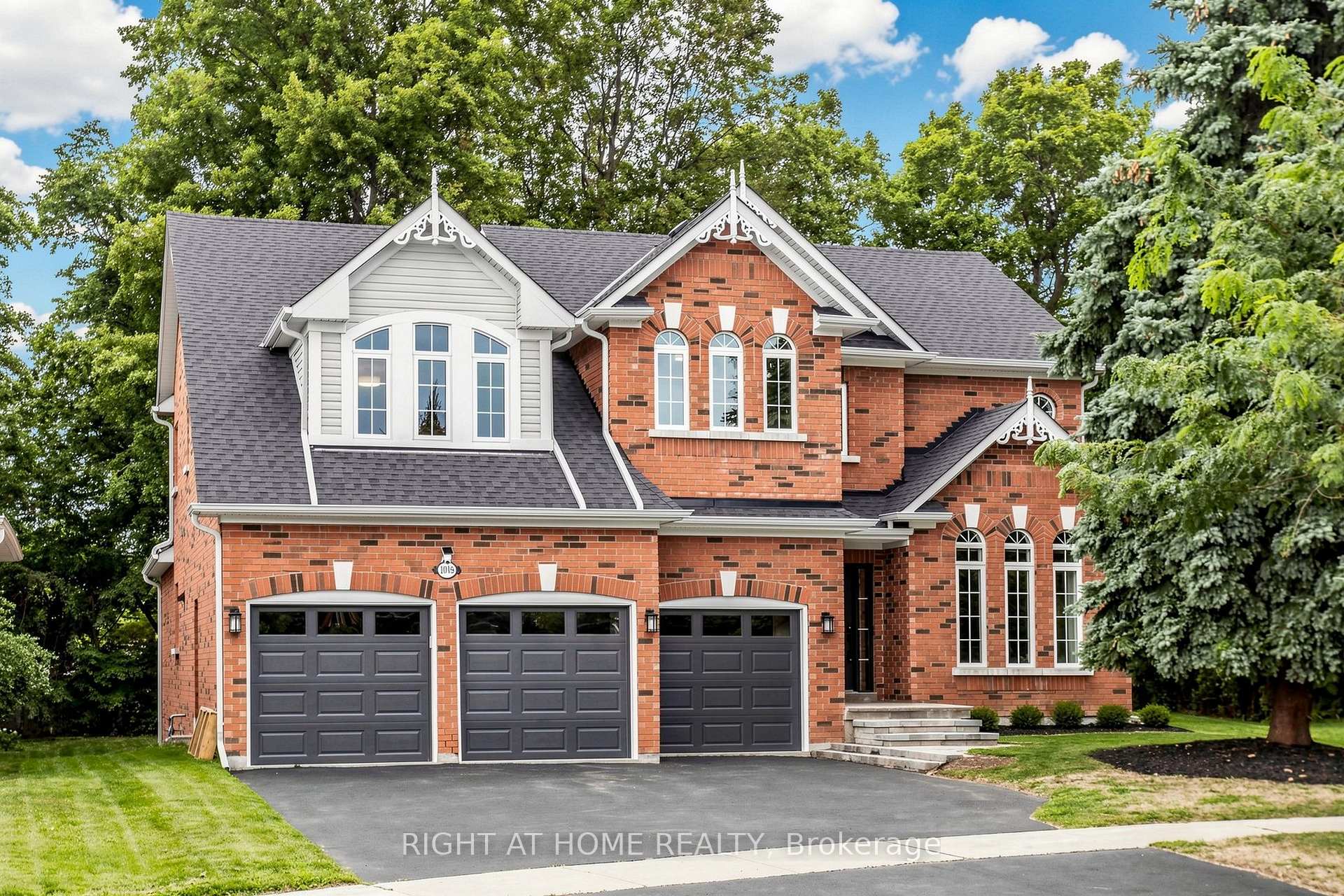 Photo of 1019 Northern Prospect Crescent