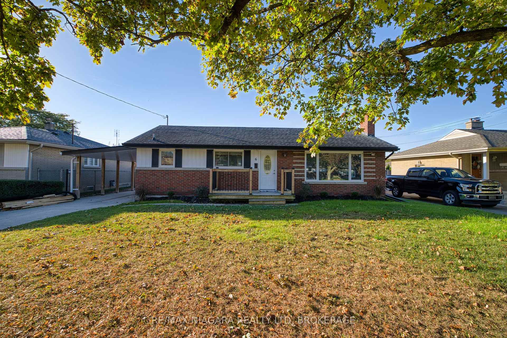 Photo 3 of 6 Broadmore Avenue, St. Catharines, Carlton/Bunting — HOMEH