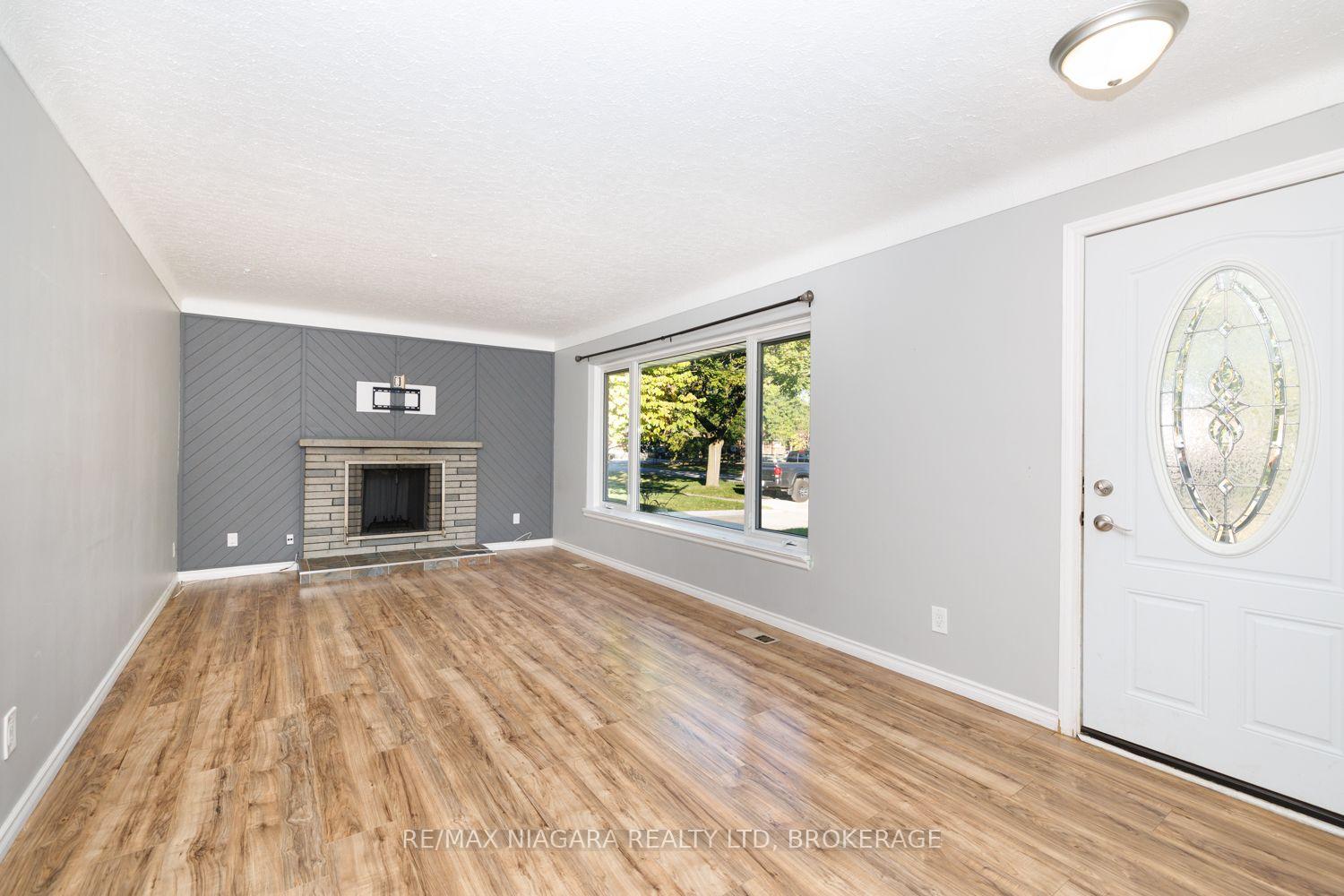 Photo 4 of 6 Broadmore Avenue, St. Catharines, Carlton/Bunting — HOMEH