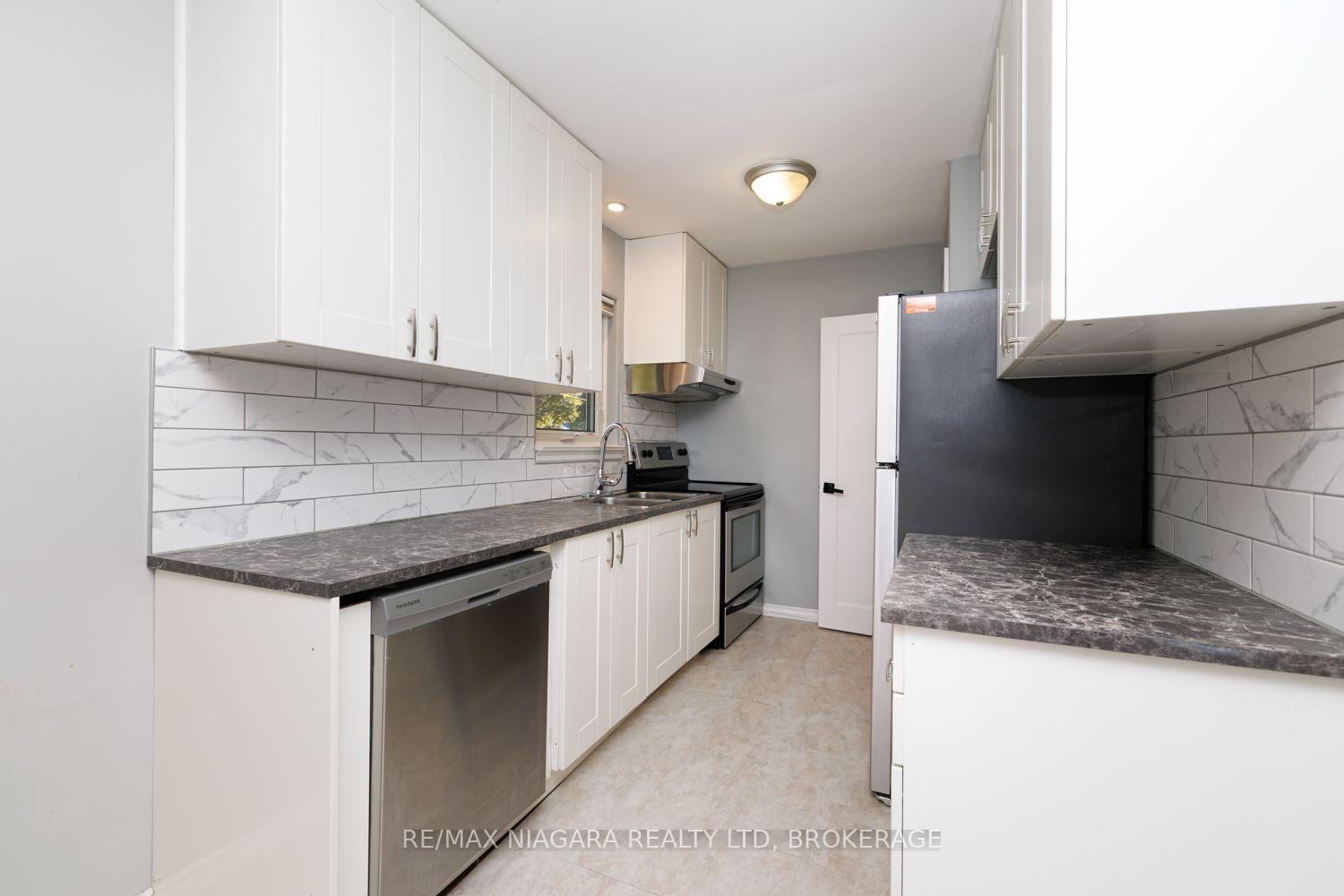 Photo 9 of 6 Broadmore Avenue, St. Catharines, Carlton/Bunting — HOMEH