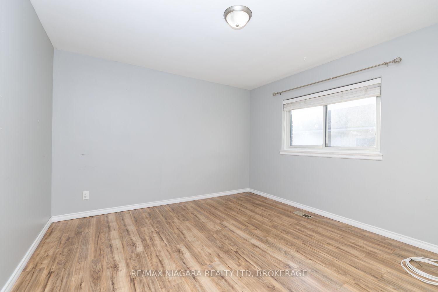 Photo 11 of 6 Broadmore Avenue, St. Catharines, Carlton/Bunting — HOMEH