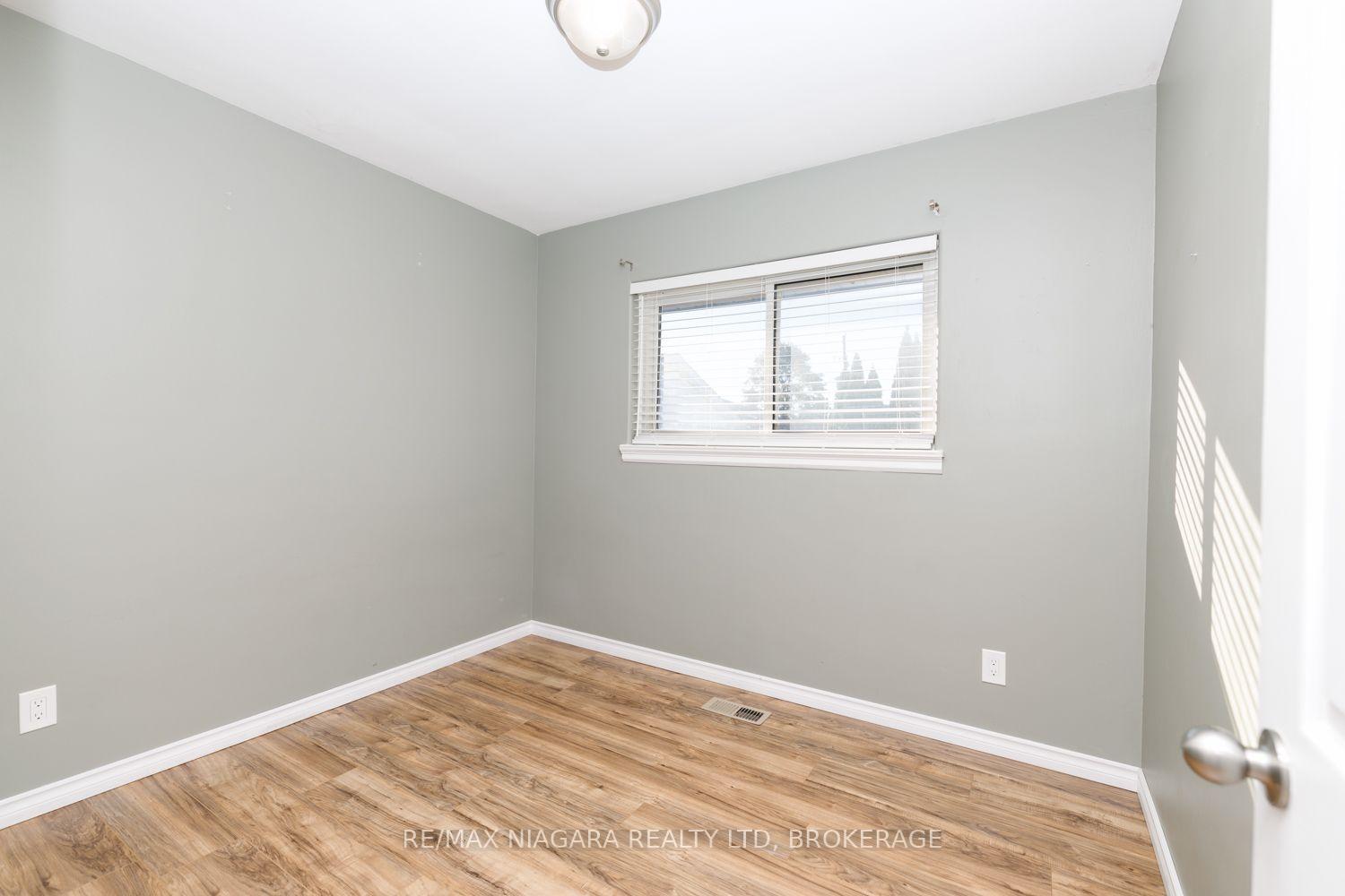 Photo 13 of 6 Broadmore Avenue, St. Catharines, Carlton/Bunting — HOMEH