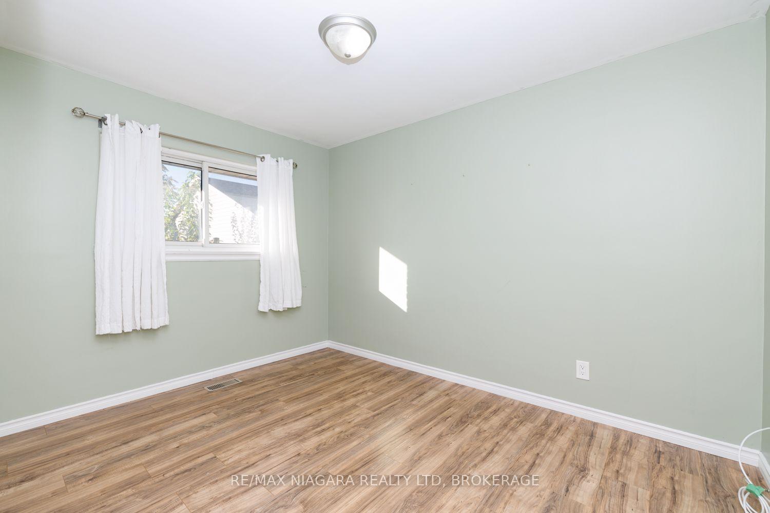 Photo 15 of 6 Broadmore Avenue, St. Catharines, Carlton/Bunting — HOMEH